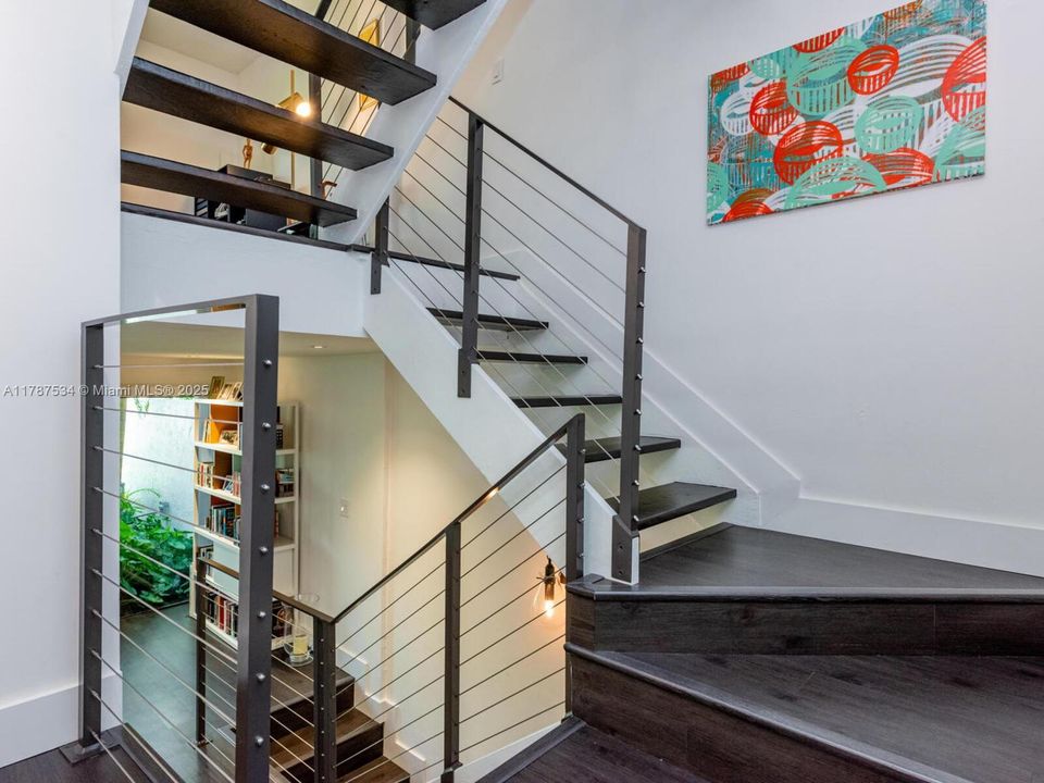 Recently Sold: $1,245,000 (2 beds, 2 baths, 1380 Square Feet)