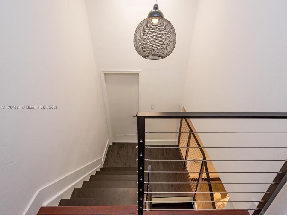 Recently Sold: $1,245,000 (2 beds, 2 baths, 1380 Square Feet)