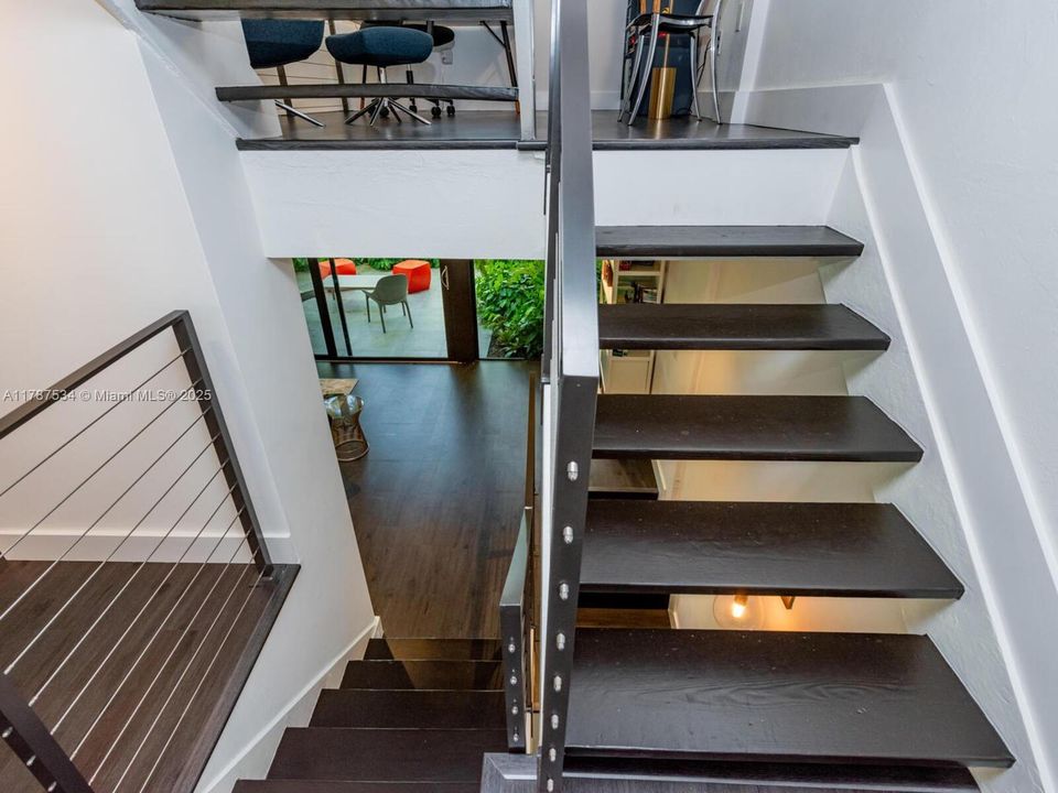 Recently Sold: $1,245,000 (2 beds, 2 baths, 1380 Square Feet)