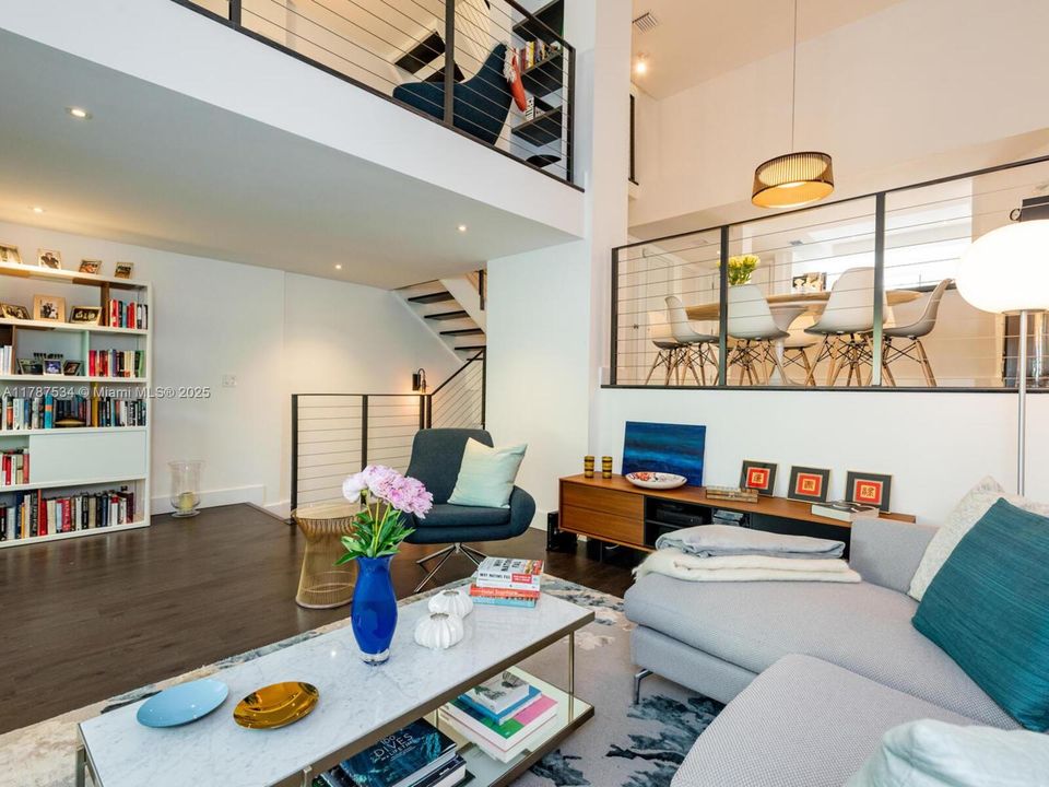 Recently Sold: $1,245,000 (2 beds, 2 baths, 1380 Square Feet)