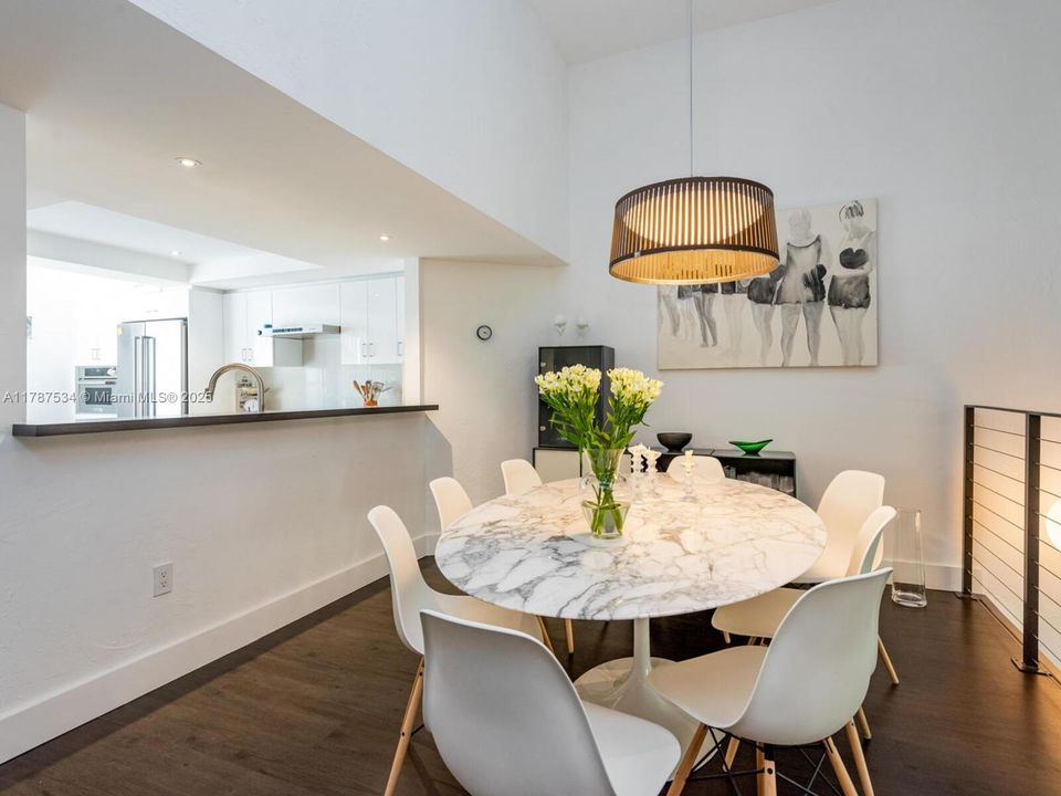 Recently Sold: $1,245,000 (2 beds, 2 baths, 1380 Square Feet)