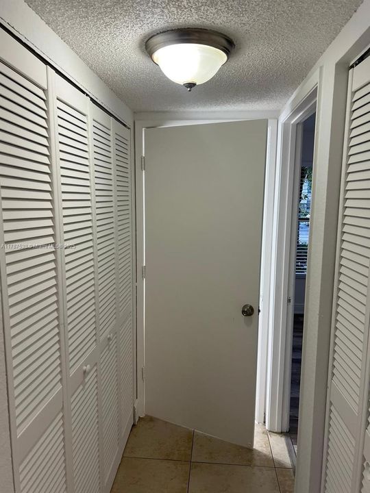 Recently Rented: $1,900 (2 beds, 2 baths, 904 Square Feet)