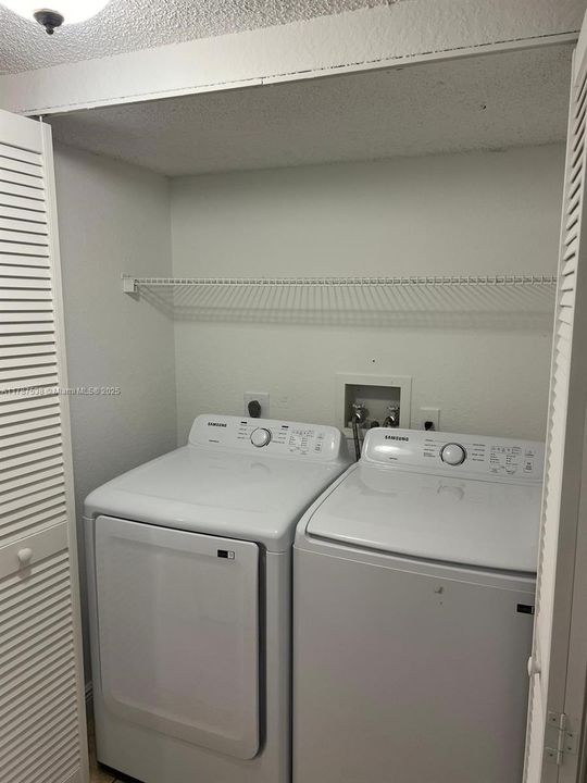 Recently Rented: $1,900 (2 beds, 2 baths, 904 Square Feet)