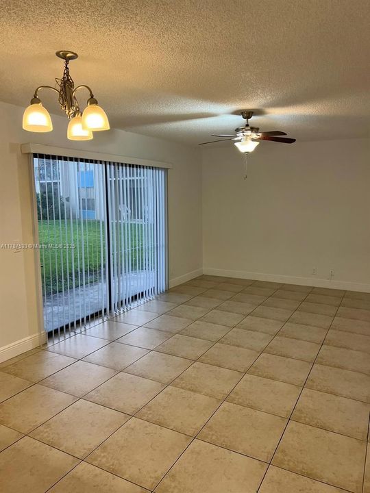 Recently Rented: $1,900 (2 beds, 2 baths, 904 Square Feet)