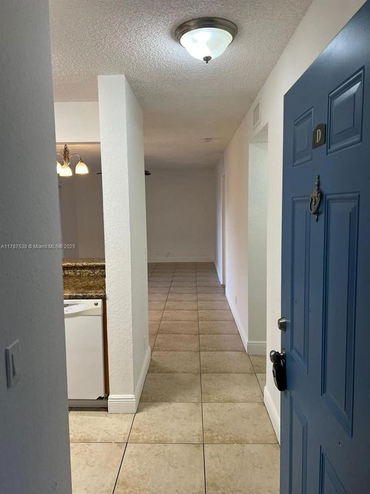 Recently Rented: $1,900 (2 beds, 2 baths, 904 Square Feet)