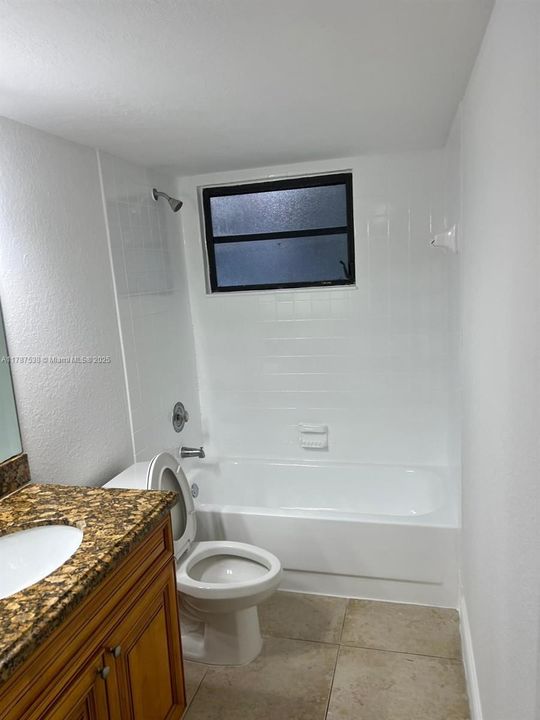 Recently Rented: $1,900 (2 beds, 2 baths, 904 Square Feet)