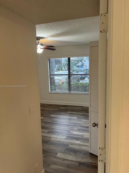 Recently Rented: $1,900 (2 beds, 2 baths, 904 Square Feet)