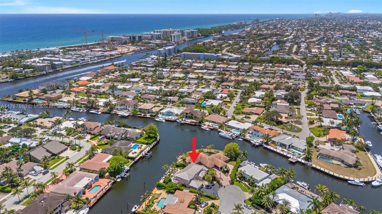 最近售出: $2,390,000 (5 贝兹, 4 浴室, 3582 平方英尺)