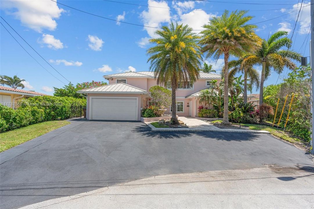 最近售出: $2,390,000 (5 贝兹, 4 浴室, 3582 平方英尺)