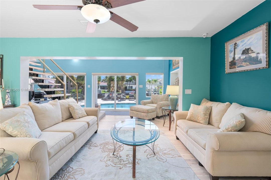 最近售出: $2,390,000 (5 贝兹, 4 浴室, 3582 平方英尺)