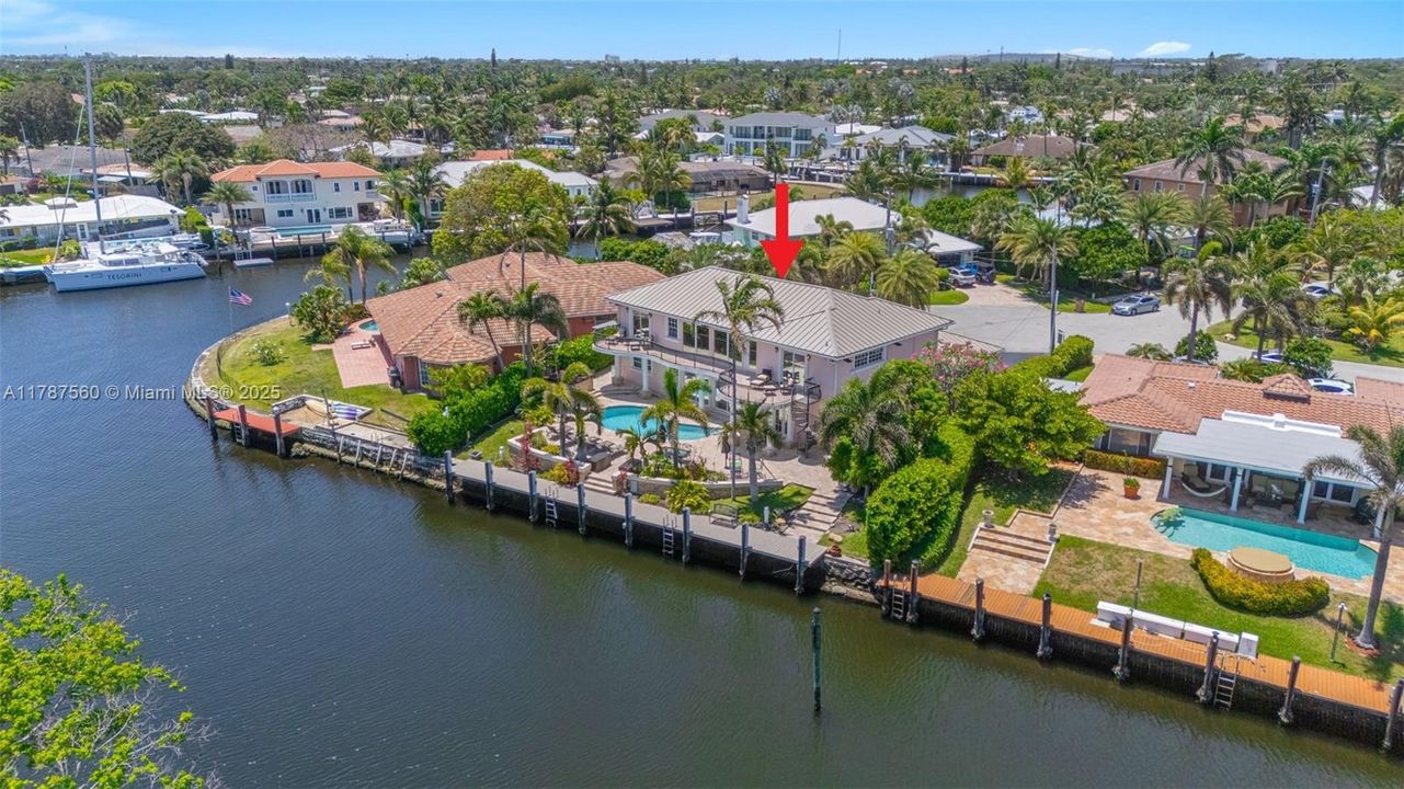 最近售出: $2,390,000 (5 贝兹, 4 浴室, 3582 平方英尺)