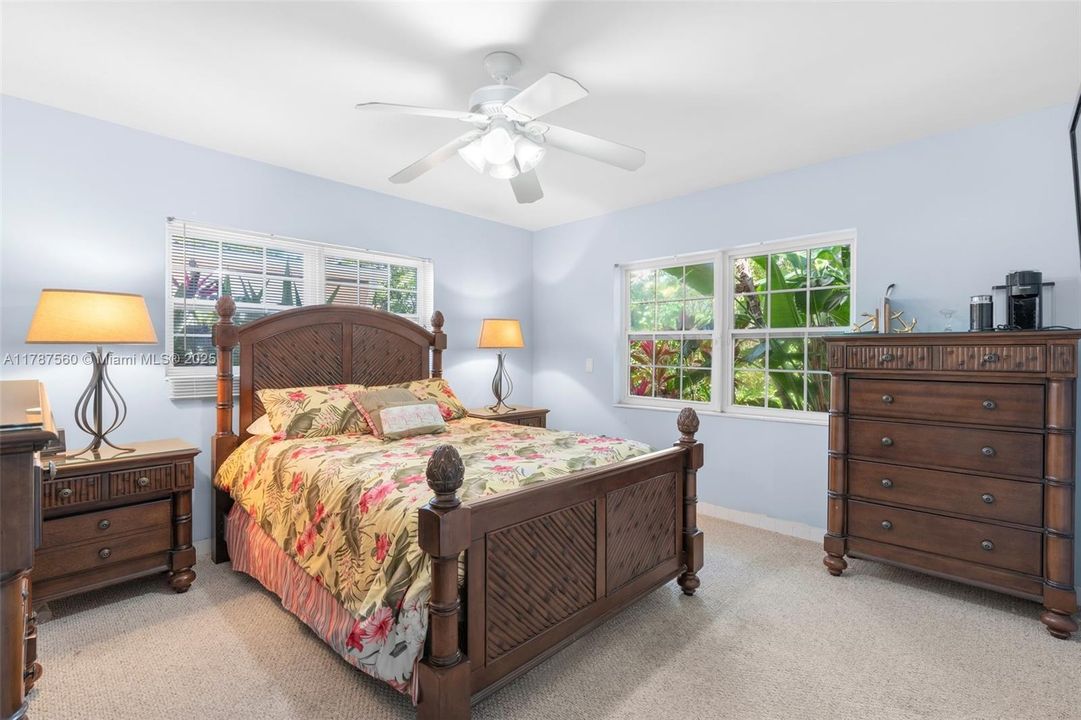 最近售出: $2,390,000 (5 贝兹, 4 浴室, 3582 平方英尺)