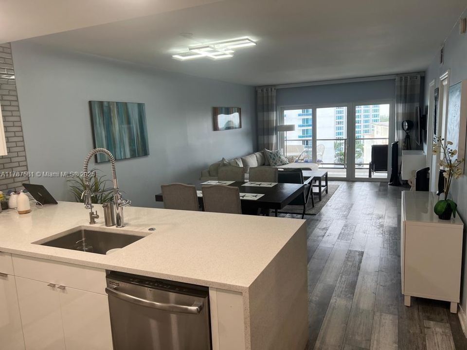 For Rent: $3,200 (2 beds, 2 baths, 1070 Square Feet)