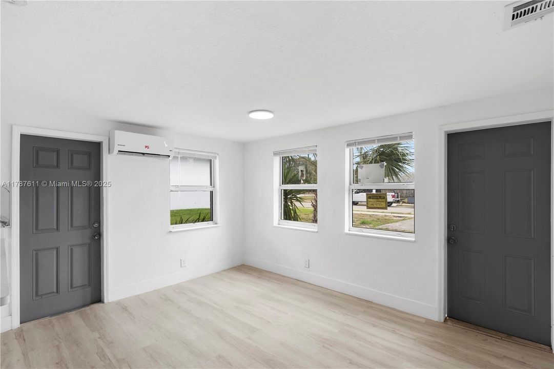 На продажу: $650,000 (0 спален, 0 ванн, 1550 Квадратных фут)