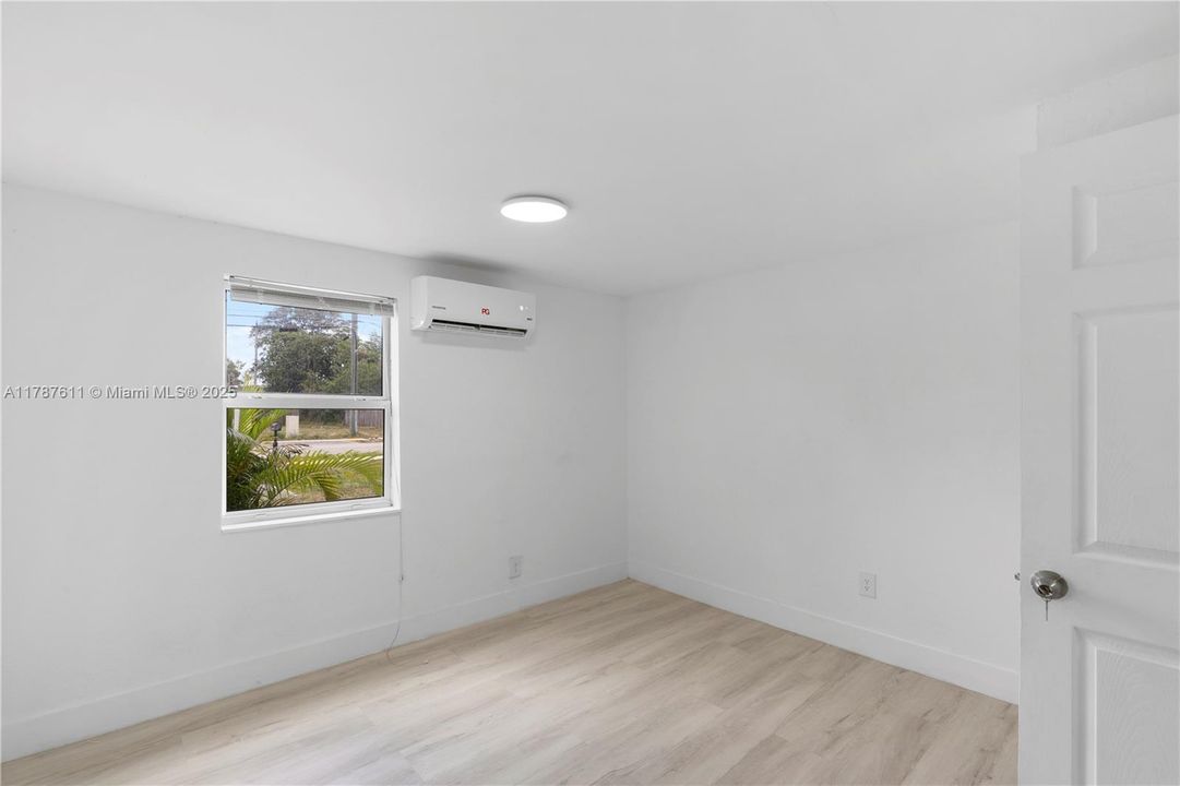 На продажу: $650,000 (0 спален, 0 ванн, 1550 Квадратных фут)