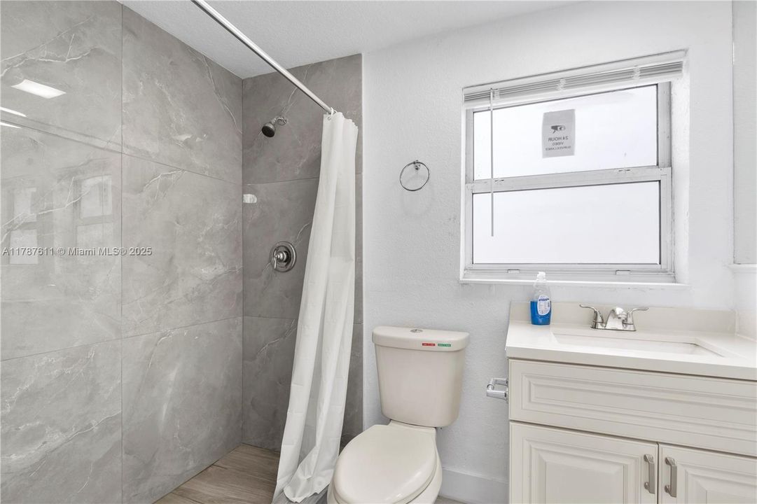 На продажу: $650,000 (0 спален, 0 ванн, 1550 Квадратных фут)