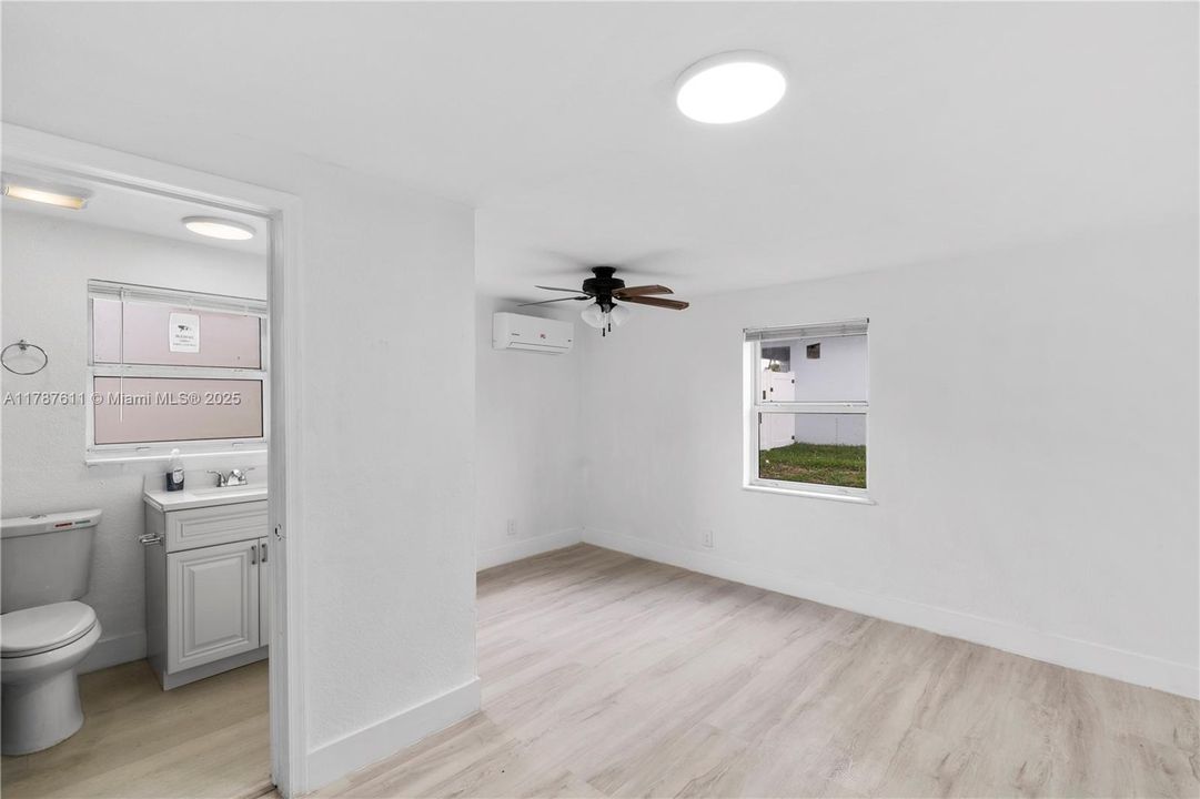 На продажу: $650,000 (0 спален, 0 ванн, 1550 Квадратных фут)