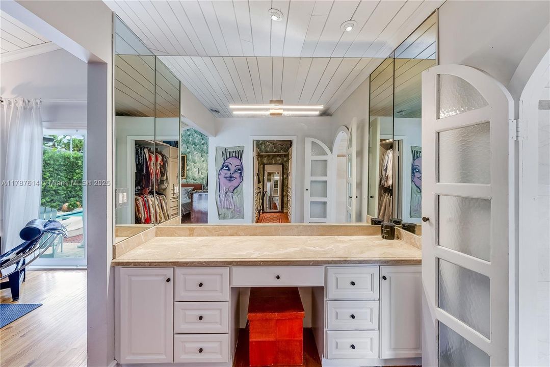 Vendido Recientemente: $2,750,000 (3 camas, 3 baños, 3093 Pies cuadrados)