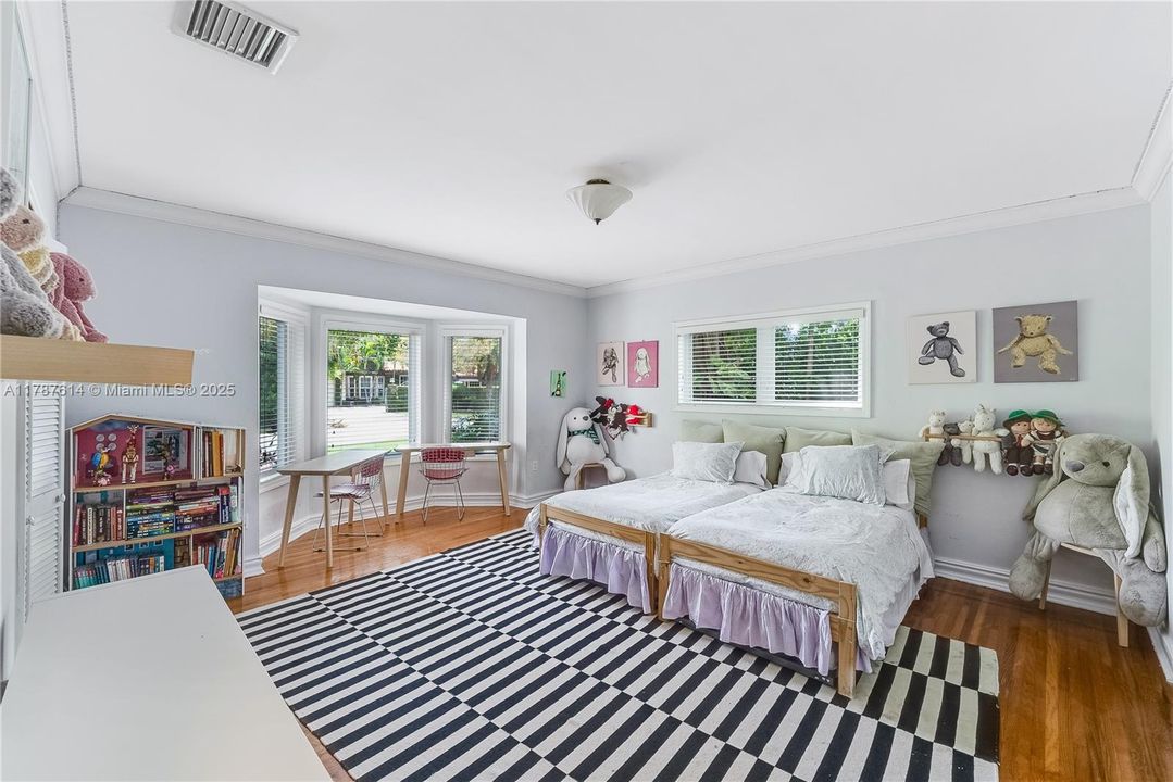 Vendido Recientemente: $2,750,000 (3 camas, 3 baños, 3093 Pies cuadrados)