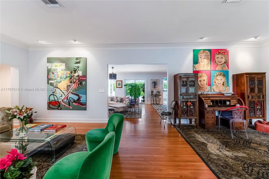 Vendido Recientemente: $2,750,000 (3 camas, 3 baños, 3093 Pies cuadrados)