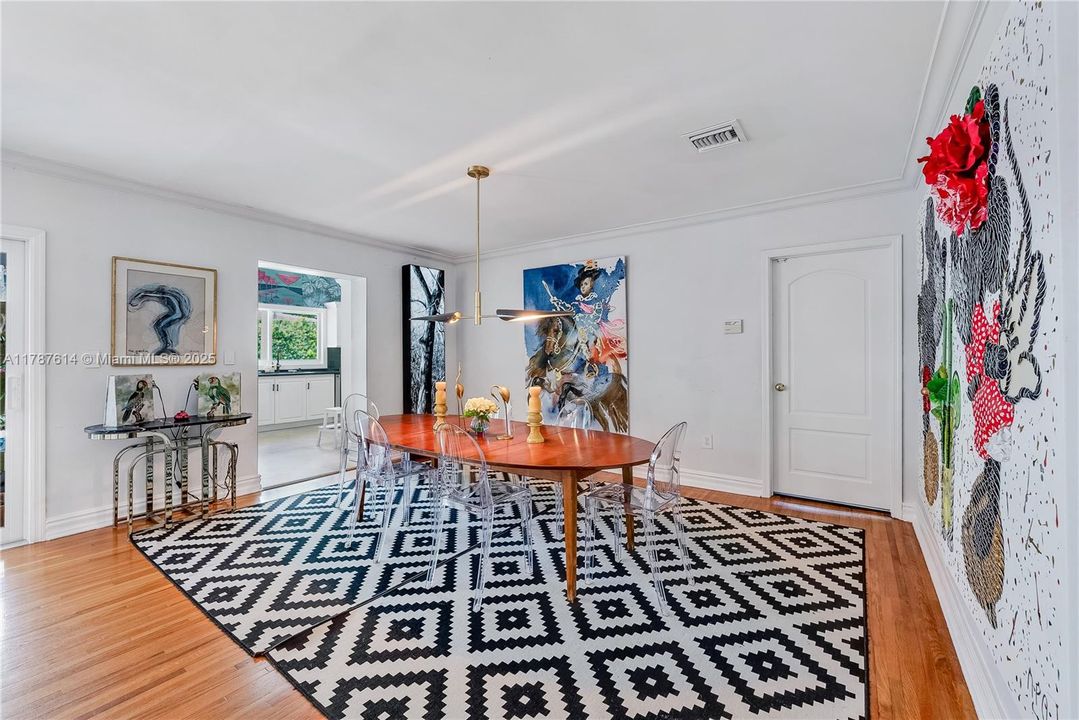 Vendido Recientemente: $2,750,000 (3 camas, 3 baños, 3093 Pies cuadrados)