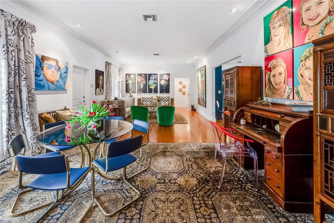 Vendido Recientemente: $2,750,000 (3 camas, 3 baños, 3093 Pies cuadrados)