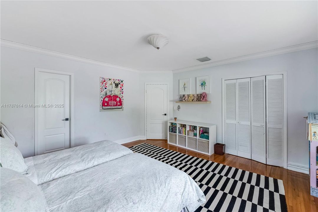 Vendido Recientemente: $2,750,000 (3 camas, 3 baños, 3093 Pies cuadrados)