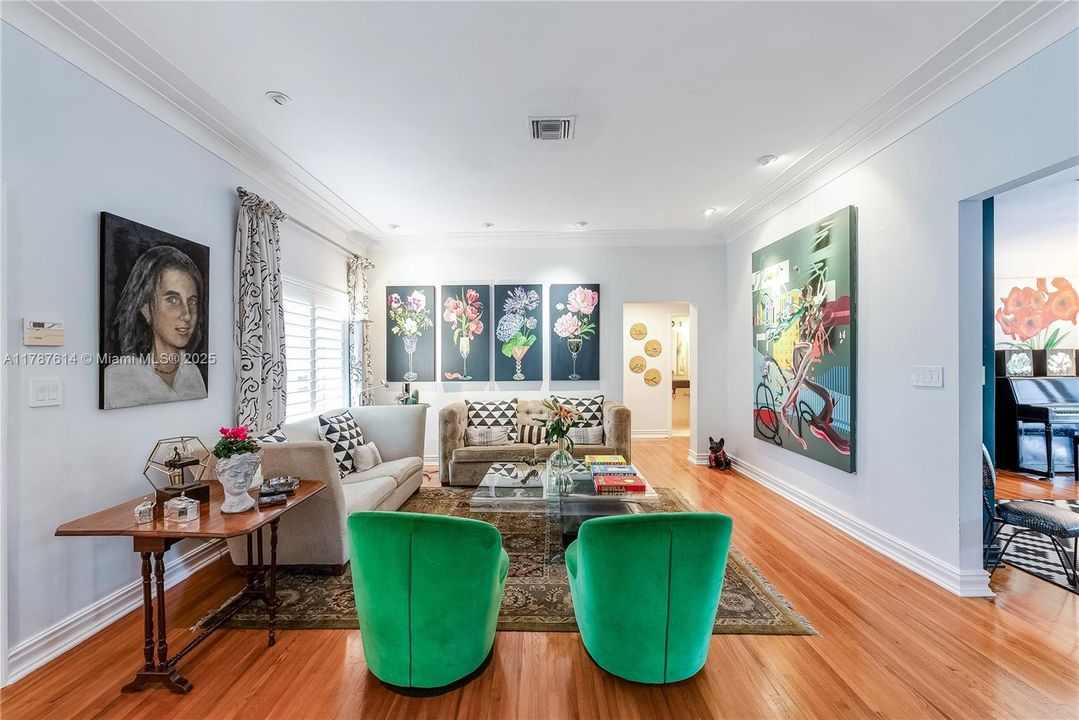 Vendido Recientemente: $2,750,000 (3 camas, 3 baños, 3093 Pies cuadrados)