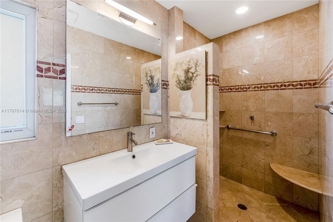 Vendido Recientemente: $2,750,000 (3 camas, 3 baños, 3093 Pies cuadrados)