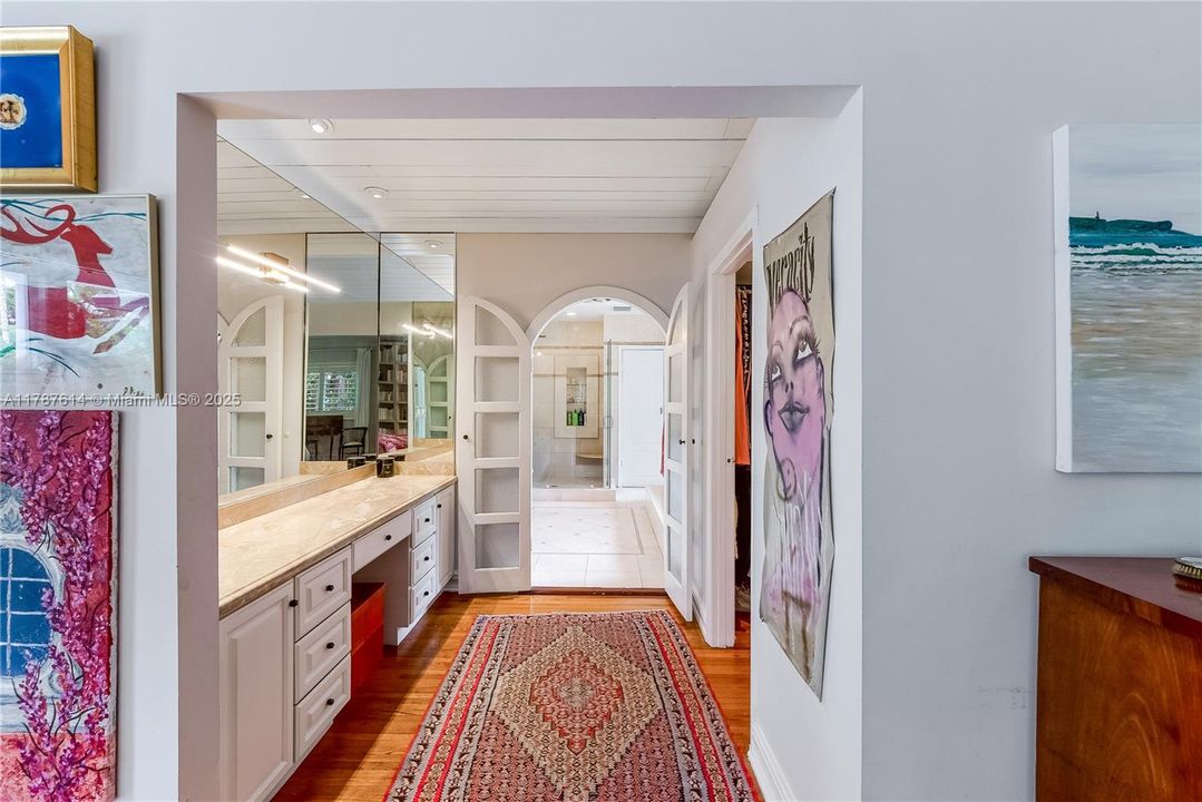 Vendido Recientemente: $2,750,000 (3 camas, 3 baños, 3093 Pies cuadrados)