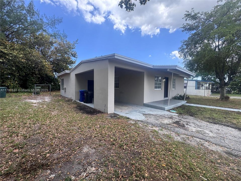 Recently Sold: $304,900 (2 beds, 1 baths, 1128 Square Feet)