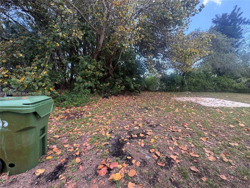 Recently Sold: $304,900 (2 beds, 1 baths, 1128 Square Feet)