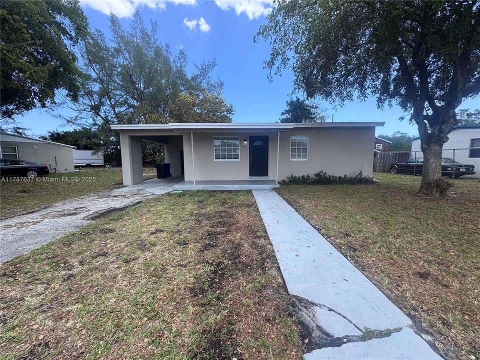 Recently Sold: $304,900 (2 beds, 1 baths, 1128 Square Feet)