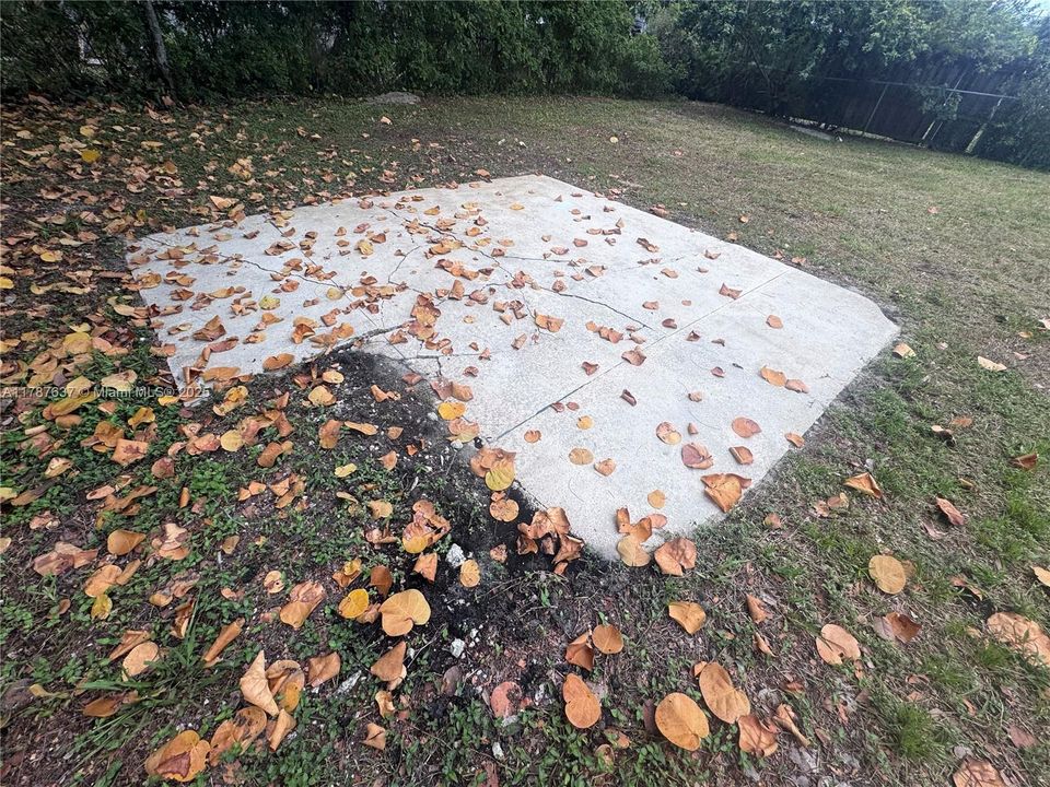 Recently Sold: $304,900 (2 beds, 1 baths, 1128 Square Feet)