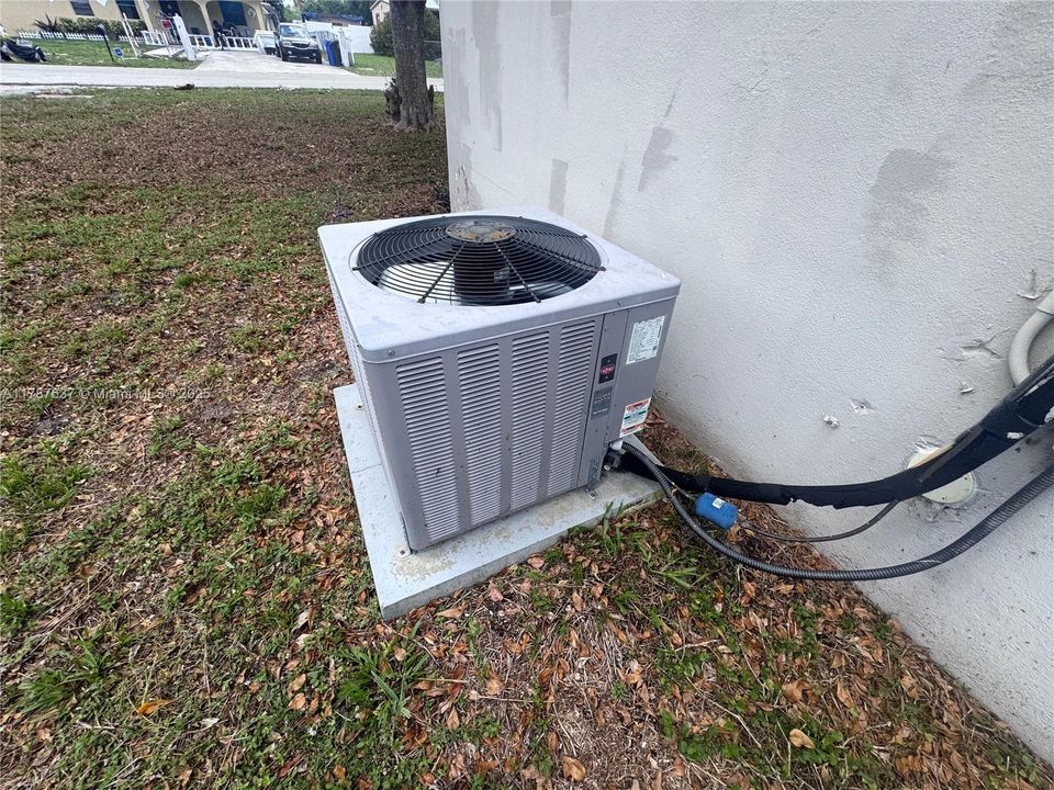 Recently Sold: $304,900 (2 beds, 1 baths, 1128 Square Feet)