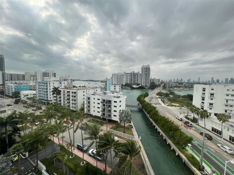待售: $895,000 (2 贝兹, 2 浴室, 1070 平方英尺)