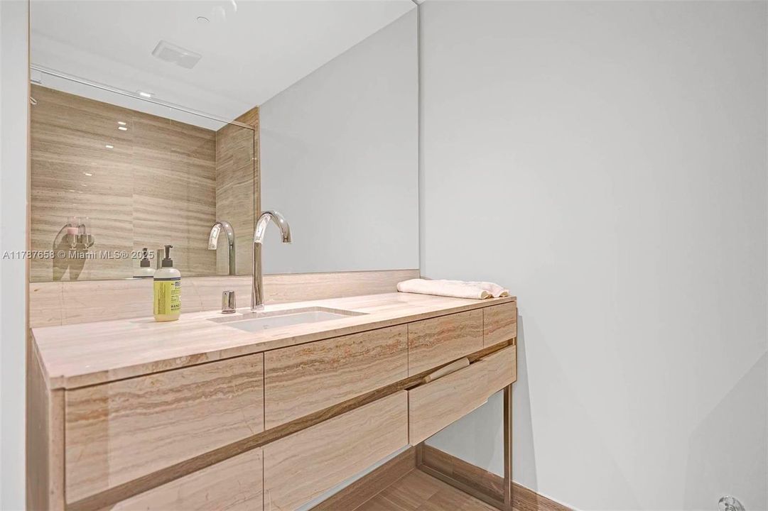 На продажу: $1,079,000 (0 спален, 1 ванн, 0 Квадратных фут)