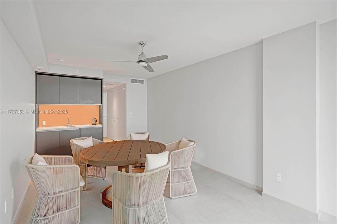 На продажу: $1,079,000 (0 спален, 1 ванн, 0 Квадратных фут)