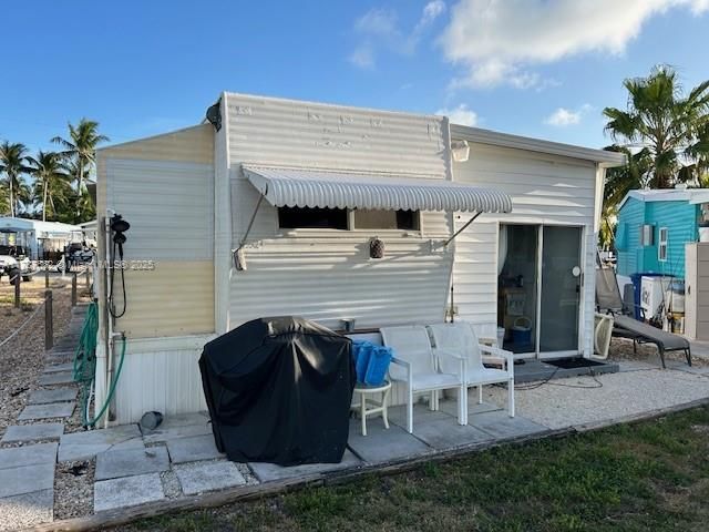 На продажу: $300,000 (2 спален, 1 ванн, 574 Квадратных фут)