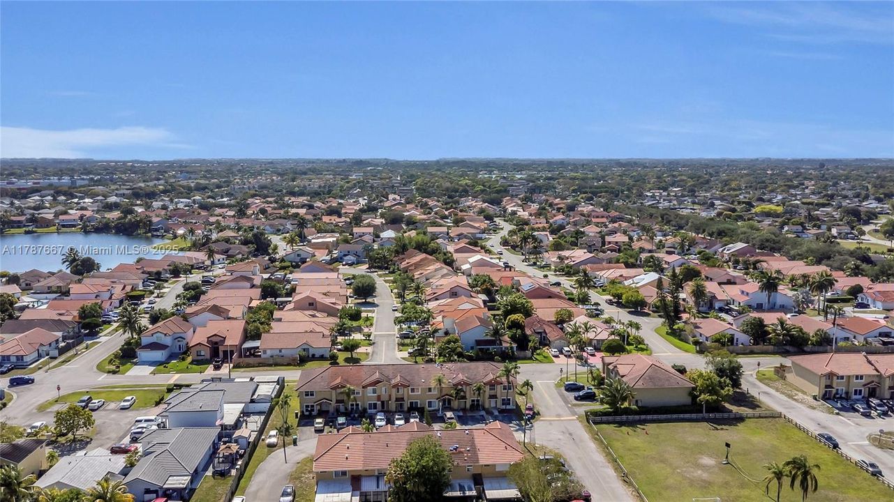 Recently Sold: $470,000 (3 beds, 2 baths, 1430 Square Feet)