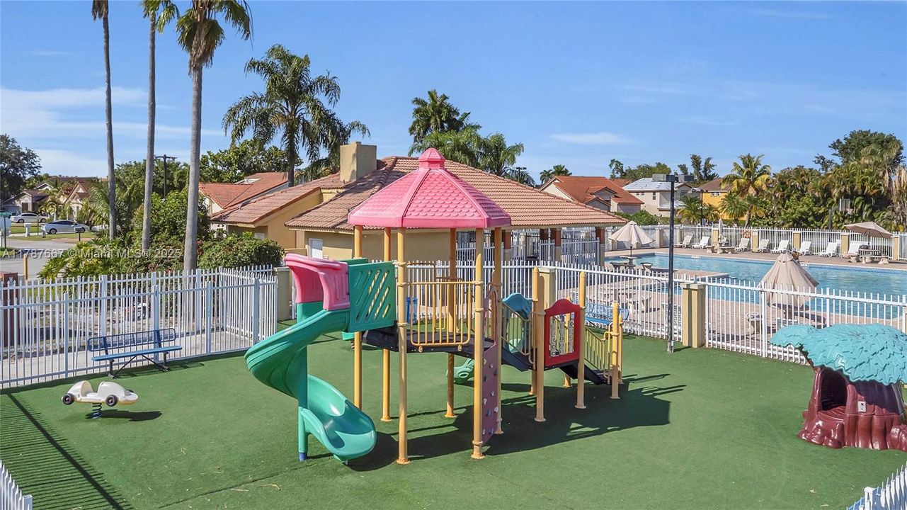 Recently Sold: $470,000 (3 beds, 2 baths, 1430 Square Feet)