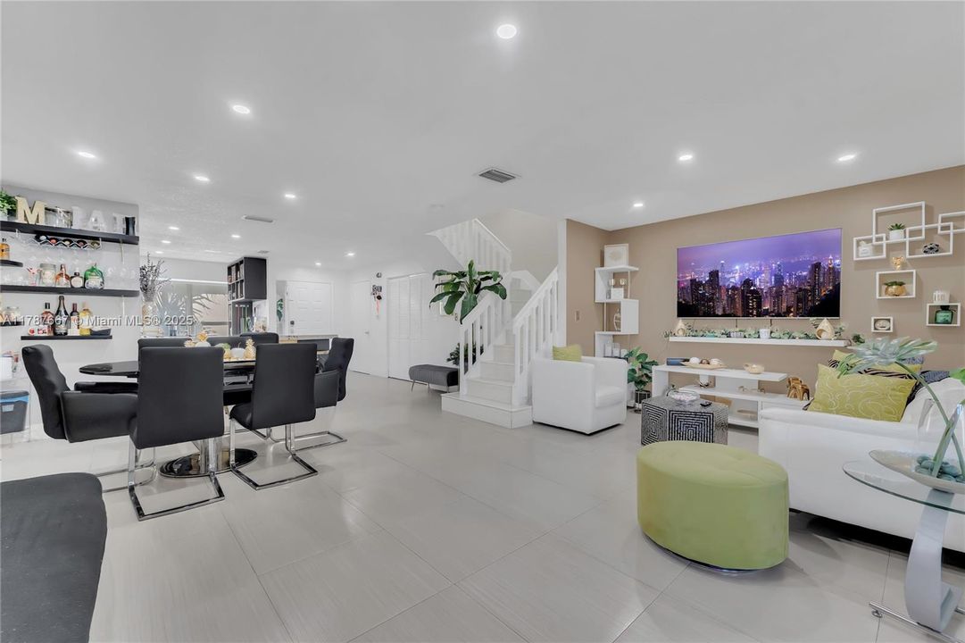 Recently Sold: $470,000 (3 beds, 2 baths, 1430 Square Feet)