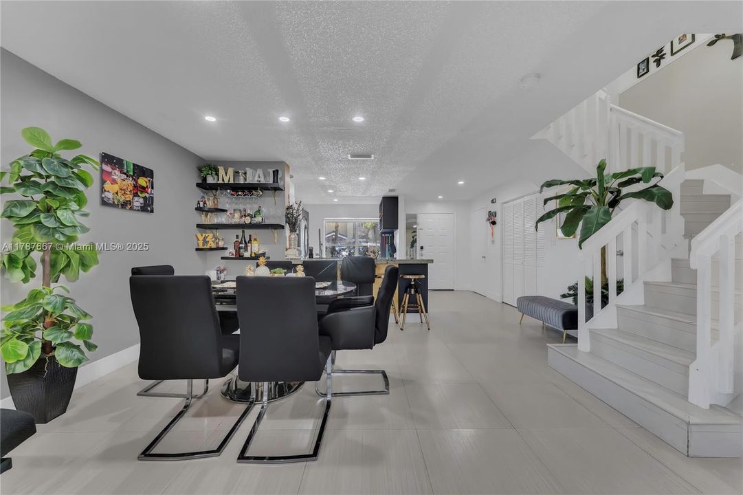 Recently Sold: $470,000 (3 beds, 2 baths, 1430 Square Feet)