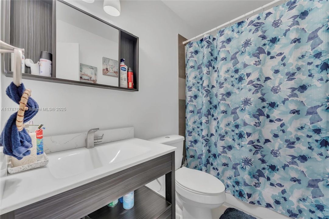 Recently Sold: $470,000 (3 beds, 2 baths, 1430 Square Feet)