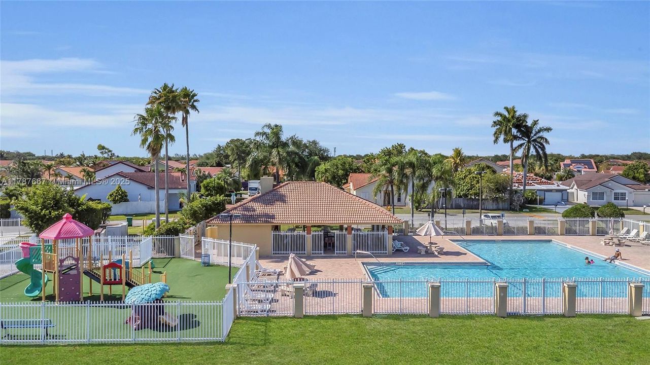 Recently Sold: $470,000 (3 beds, 2 baths, 1430 Square Feet)