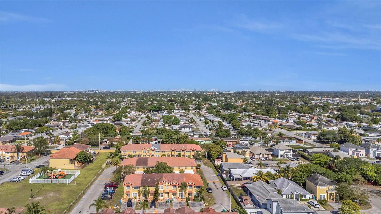 Recently Sold: $470,000 (3 beds, 2 baths, 1430 Square Feet)