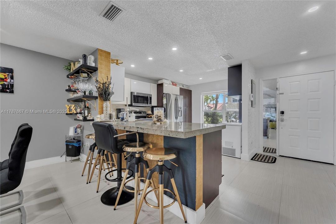 Recently Sold: $470,000 (3 beds, 2 baths, 1430 Square Feet)