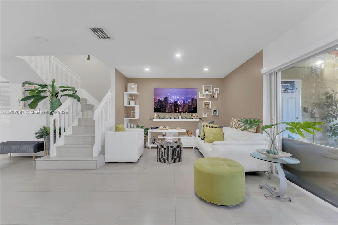 Recently Sold: $470,000 (3 beds, 2 baths, 1430 Square Feet)