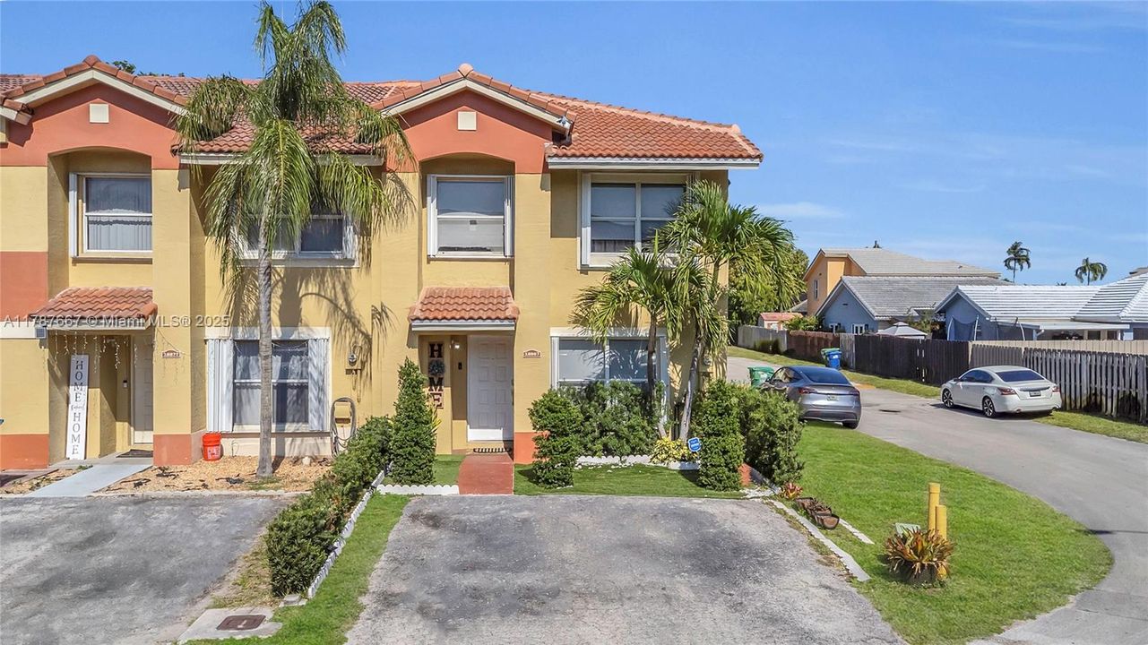 Recently Sold: $470,000 (3 beds, 2 baths, 1430 Square Feet)