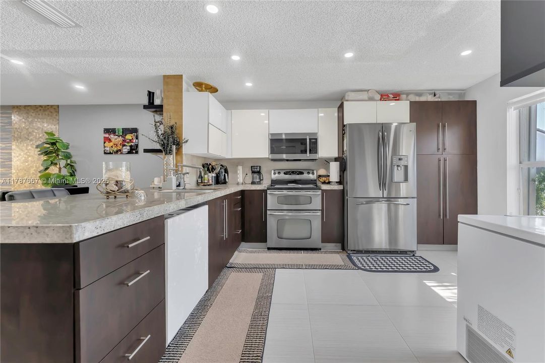 Recently Sold: $470,000 (3 beds, 2 baths, 1430 Square Feet)